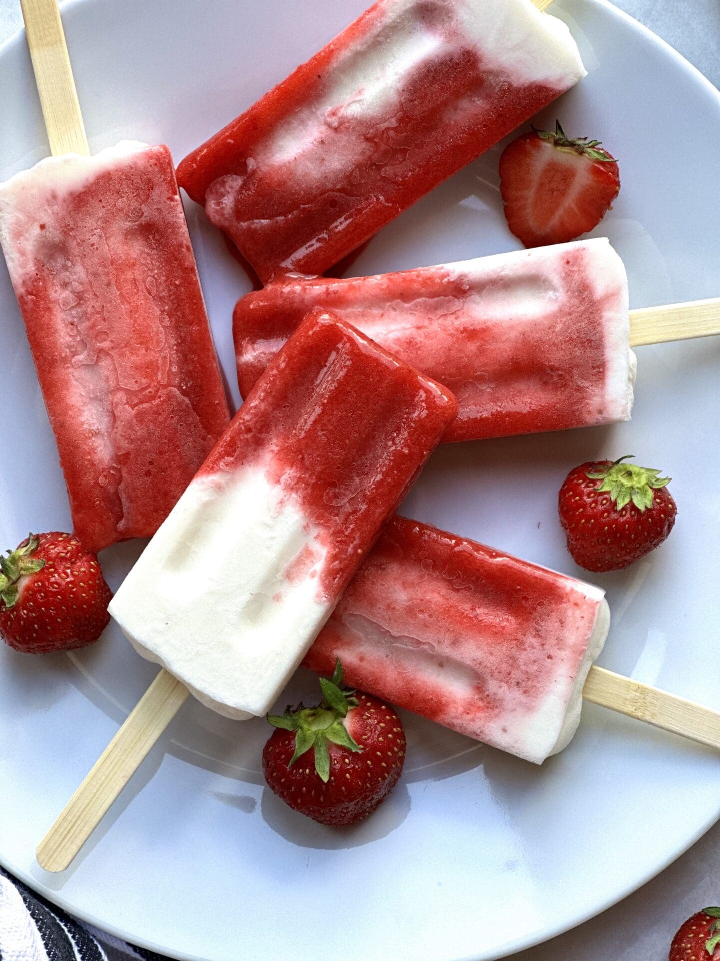 IMG_8672 Plate of Strawberries and Cream breakfast popsicles surrounded by fresh strawberries